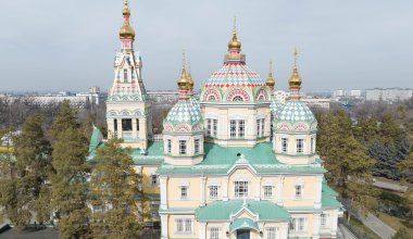 «Здесь спят бомжи»: старинное здание у Вознесенского собора в Алматы просят спасти