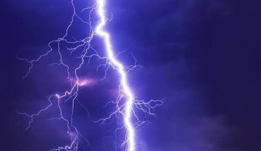 Трое детей и трое взрослых пострадали во время грозы в Павлодарской области