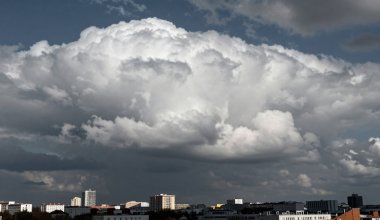 Непогода в Казахстане: где пройдут грозы и ливни
