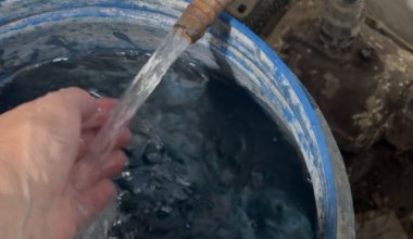 Загадочная горячая вода забила из-под земли в Актобе