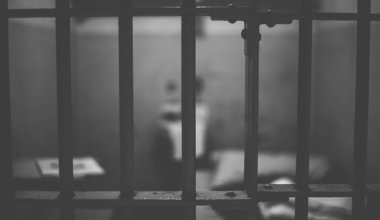 Сотрудников ИВС задержали после смерти девушки в Шымкенте
