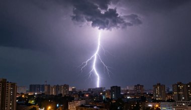 Синоптики предупреждают: Казахстан ждут ливни, град и шквальный ветер 4 августа