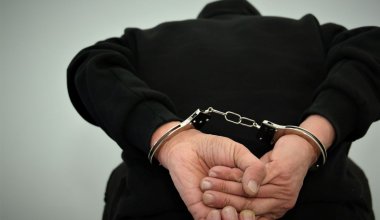 Туалет с приоткрытой дверью: новые правила для задержанных приняли в Казахстане