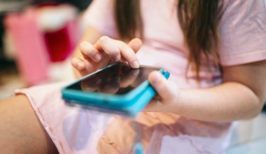 Смартфоны и детские глаза: ученые обнаружили опасную связь