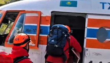 Турист не смог спуститься с гор в Алматинской области