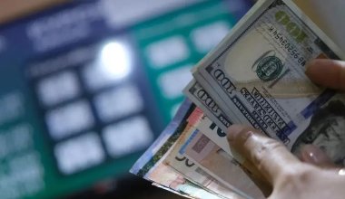 Что делать с долларами: финансист дал совет казахстанцам