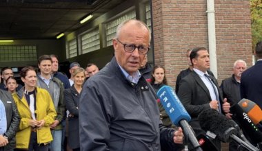 «Лес горит, а Фридрих спит»: канцлера Германии освистали в первый день после отпуска