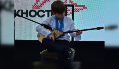 Мальчик из Украины покорил казахстанцев исполнением кюев