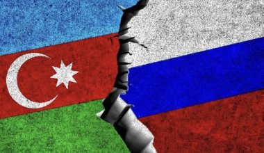 У посольства Азербайджана в РФ вывесили провокационные плакаты: Баку требует расследования