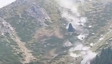 Мощный камнепад произошел в горах Алматы