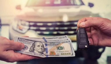 Россияне начали массово скупать подержанные авто в Казахстане