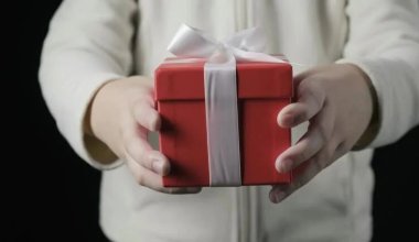 Коробка с сюрпризом: казахстанцы делятся историями обмана