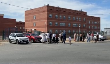 Школа-долгострой: родители требуют ответов от акимата на западе Казахстана