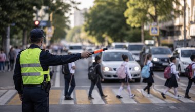 Алматинцев попросили пересесть с машин на автобусы 1 сентября