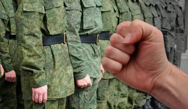 Впал в кому после избиения: казахстанец пожаловался на дедовщину