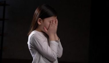 Увел в кусты: в Талгаре расследуют нападение на семилетнюю школьницу