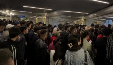 Алматинское метро переполнилось из-за наплыва пассажиров 1 сентября