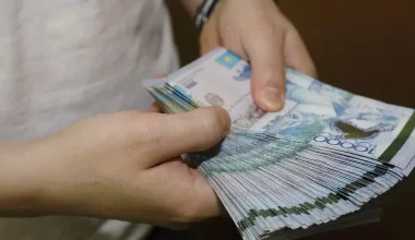 Счастье в кошельке? Больше половины казахстанцев довольны жизнью лишь частично