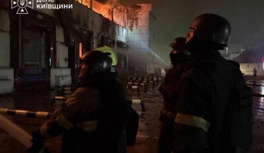 Россия атаковала аэропорты Киева перед визитом посланников Трампа - Зеленский