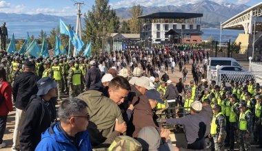Безбилетники устроили давку перед финалом Казахстана и Кыргызстана по кок-бору