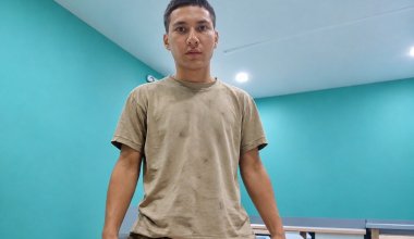 «Выглядит как бомж»: мать избитого солдата приехала к сыну в Актобе и ужаснулась