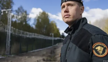 Финляндия отгородилась от России забором в 200 километров