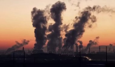 О сильном загрязнении воздуха предупредили жителей Усть-Каменогорска