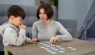 Откат речи после прививки: учёный объяснил, означает ли это аутизм