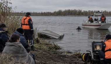Лодка опрокинулась на реке: пропавшего мужчину ищут в Павлодарской области