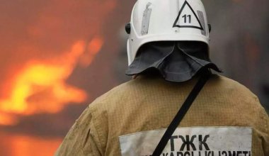 ЧП в Уральске: посетители оказались в горящем банном комплексе