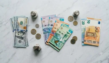 Тенге не останавливается: доллар снова подешевел на бирже