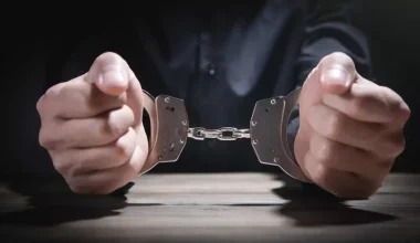 Заключённый вымогал деньги по видеосвязи прямо из тюрьмы