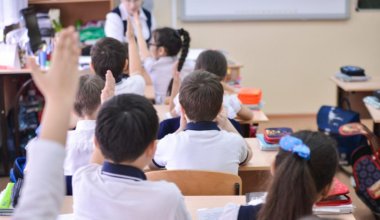 Никаких двоек за почерк и поведение: как теперь будут оценивать младшеклассников