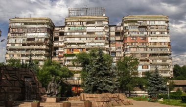 «ЖК превратился в памятник хаосу»: «Трём богатырям» в Алматы предложили вернуть прежний облик