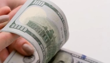 Курс доллара к тенге упал на бирже