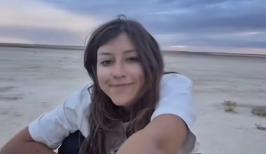 Иностранка сняла видео, как справляет нужду на природе в Мангистау