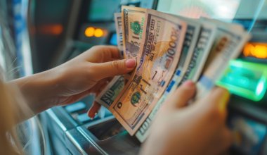 Доллар сдал в цене: какие курсы выставили обменники 23 сентября