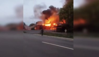 Полицейский попал в реанимацию после взрыва газовоза в Семее