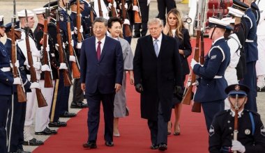 Си Цзиньпин прибыл в Вашингтон: у трапа самолета его лично встретил Трамп