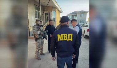 Поборы с водителей устроили на границе в Жамбылской области