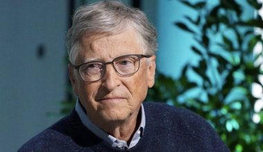 Билл Гейтс призвал срочно взять ИИ под жесткий контроль
