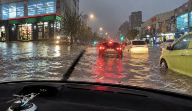 Сильный ливень затопил улицы Темиртау