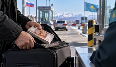 Россиянам урезали лимит на вывоз наличных в Казахстан
