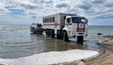Двух рыбаков нашли погибшими на озере Зайсан