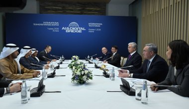 Токаев и делегация ОАЭ обсудили развитие логистики и Smart City