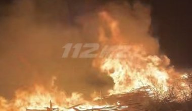 В Семее вспыхнул крупный пожар на пилораме