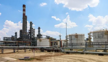 Экологи нашли нарушения на Атырауском НПЗ после жалоб жителей на воздух
