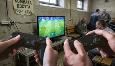Осуждённые в Павлодаре играли на PlayStation и сидели в соцсетях