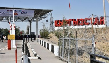 За взятки на границе массово задержали таможенников в соседней стране
