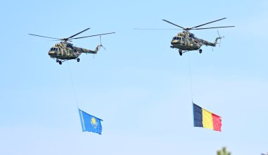 Короля Бельгии встретили в Акорде вертолётами с флагами двух стран